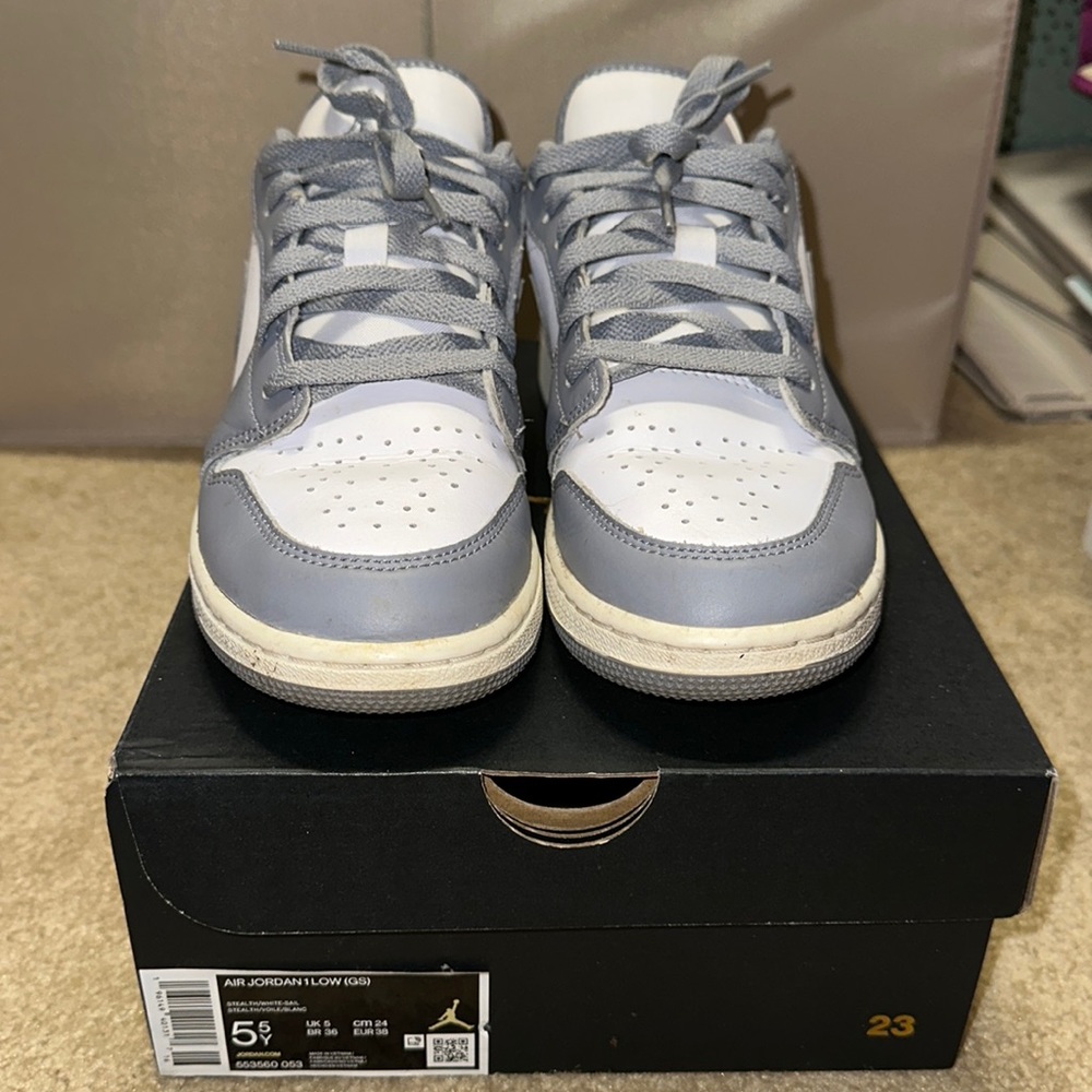 Air Jordan 1 LOW (GS) White & Sail (Grey)